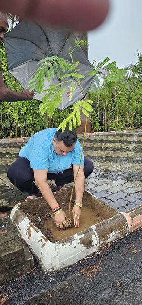 તા.૦૨/૦૭/૨૦૨૪ ના રોજ માનનીય વડાપ્રધાન શ્રી નરેન્દ્ર મોદીજીએ દરેકને “એક ટ્રી મધર કે નામ” અભિયાન હેઠળ વૃક્ષો વાવવાનું આહ્વાન કર્યું છે. ગામ (આટીયાફળીયા) કાનીમાં જીગર નાયક ભાજપ દ્વારા માતાશ્રીની યાદમાં વૃક્ષારોપણ કરી આ અભિયાનને વધુ સફળ બનાવવા હાકલ કરી હતી.